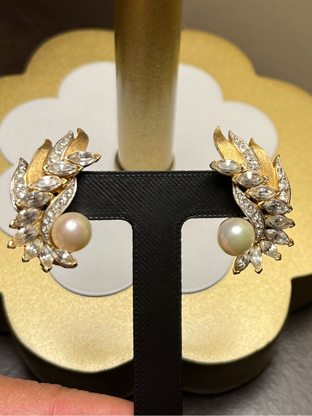 Marvella  Faux Pearl and Crystal Screw back Earrings - 1950’-1960’s EUC